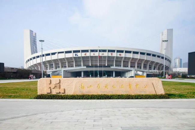 饥饿的阿姨们把内裤洒了